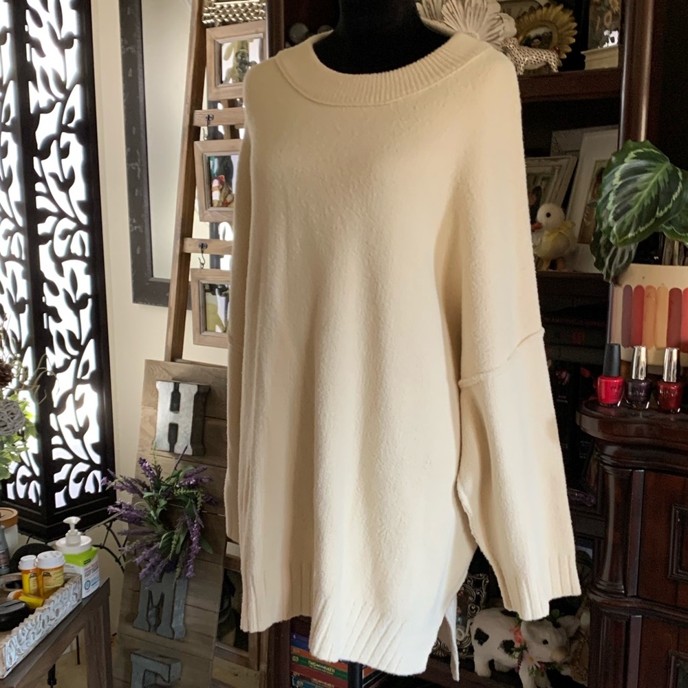 Free People
Peaches High-Low Tunic Sweater
